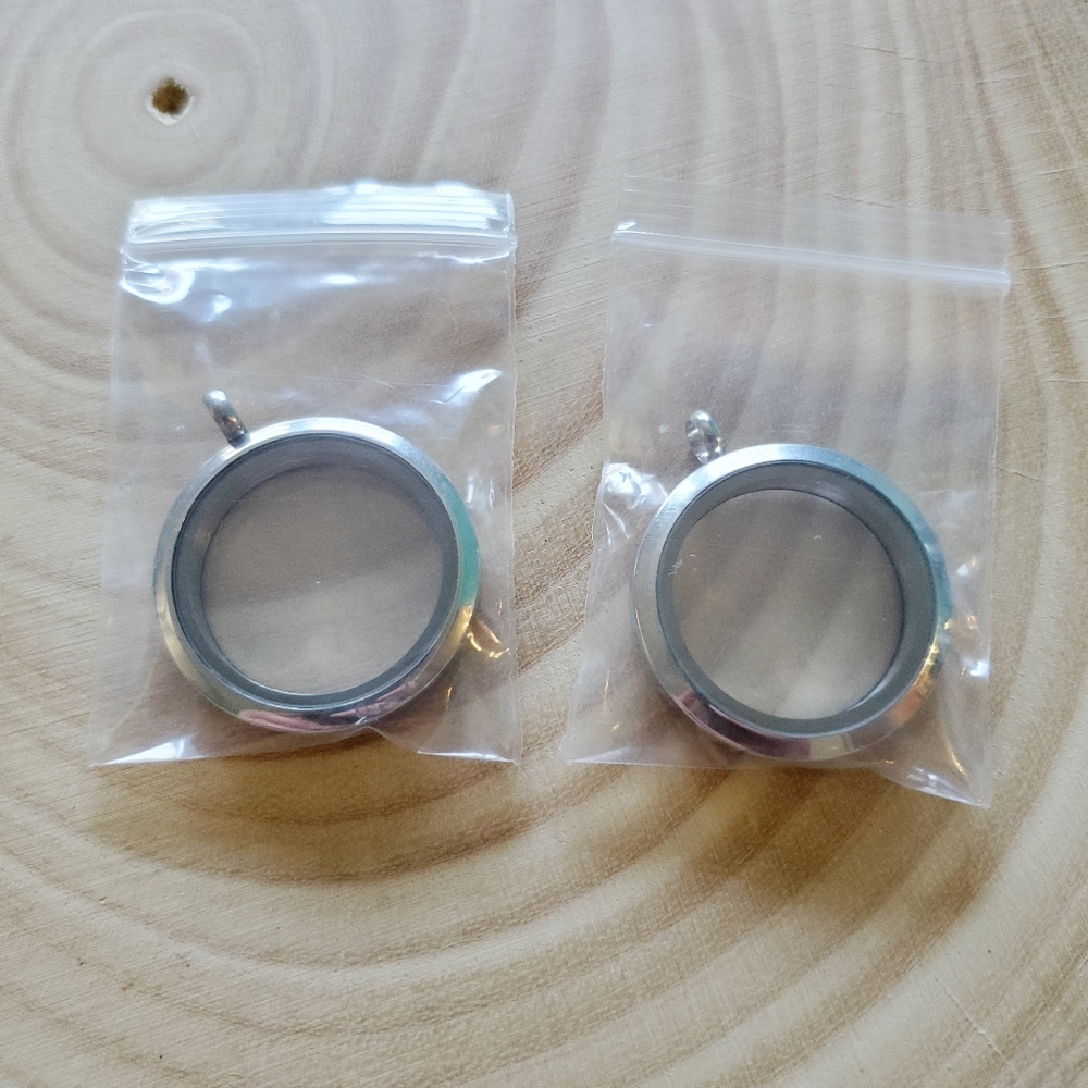 Origami Owl Large plain Silver Classic locket - Picture 3 of 3